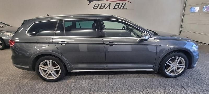 Grå Begagnad 2016 VW Passat Alltrack Kombi | 134 900 kr (Bra pris) - Bild 1/4