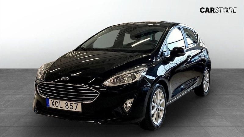 Svart Begagnad 2018 Ford Fiesta Titanium Halvkombi | 139 900 kr (Marknadspris) - Bild 1/4