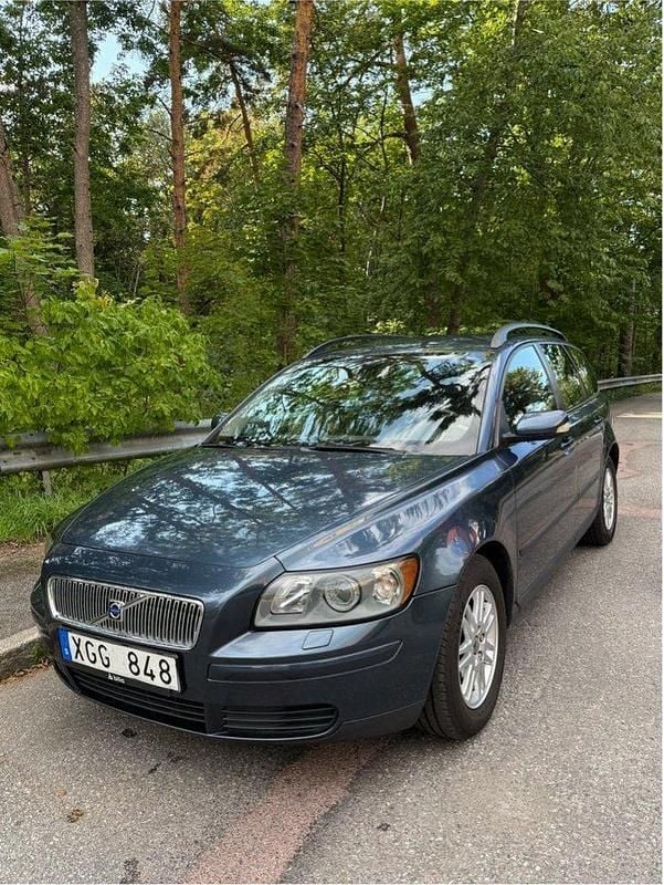 Blå Begagnad 2006 Volvo V50 Kombi | 42 500 kr (Marknadspris) - Bild 1/4