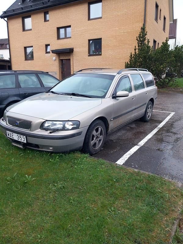 Begagnad 2004 Volvo V70 Kombi | 15 000 kr (Marknadspris) - Bild 1/4