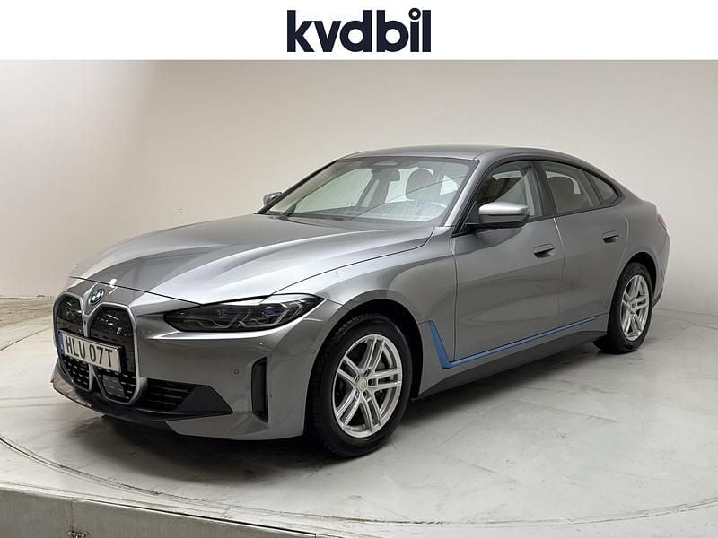 Grå Begagnad 2022 BMW i4 Sedan | 349 000 kr (Bra pris) - Bild 1/3