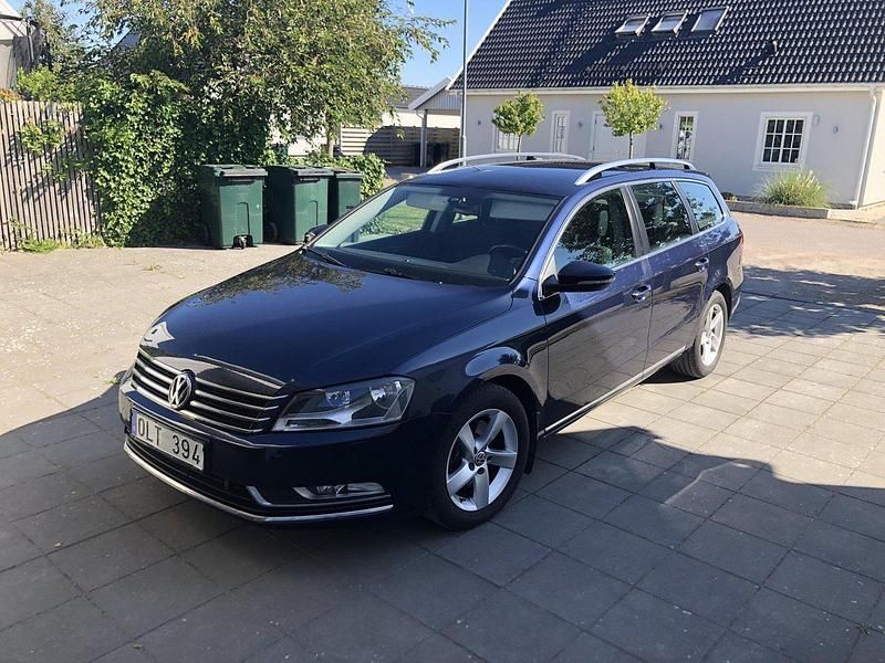 Blå Begagnad 2011 VW Passat Kombi | 80 000 kr (Marknadspris) - Bild 1/4