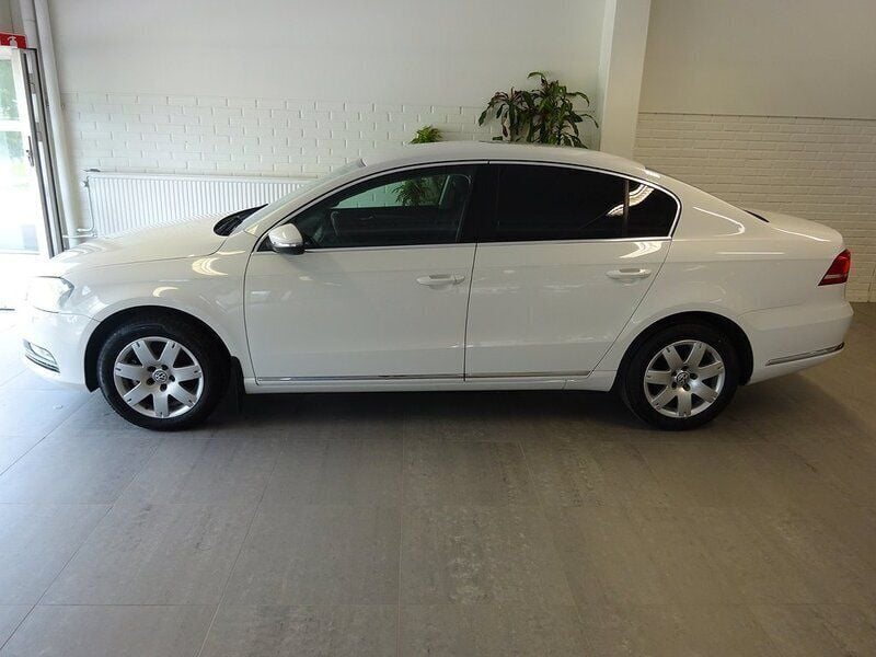 Vit Begagnad 2012 VW Passat Sedan | 55 900 kr (Superpris) - Bild 1/4
