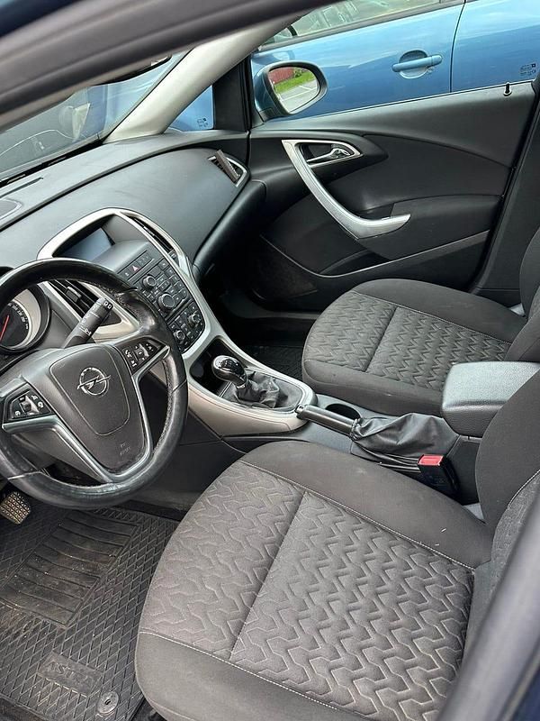 Begagnad Opel Astra Sport 2015 Grönmetallic Kombi