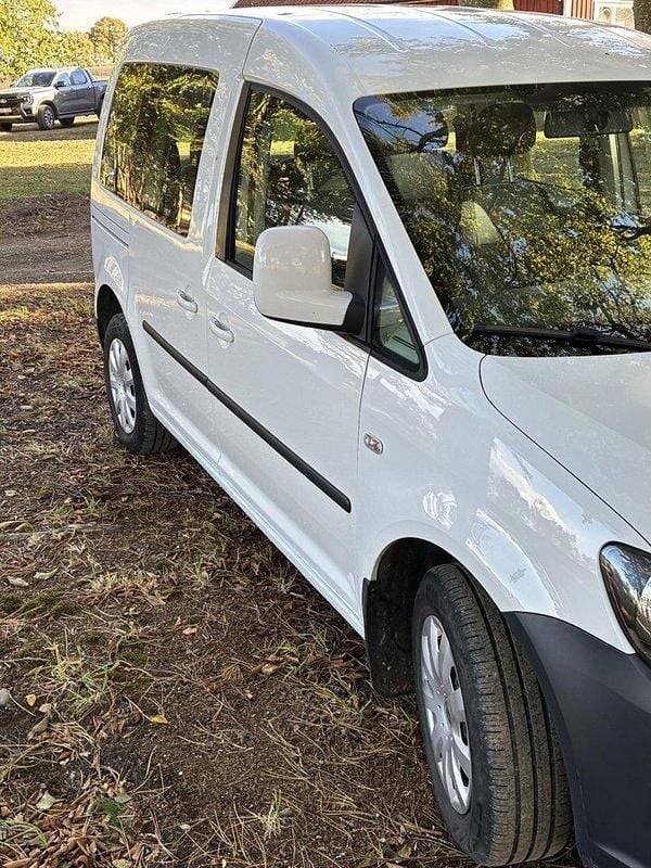 Vit Begagnad 2012 VW Caddy Minibuss | 65 000 kr (Bra pris) - Bild 1/2