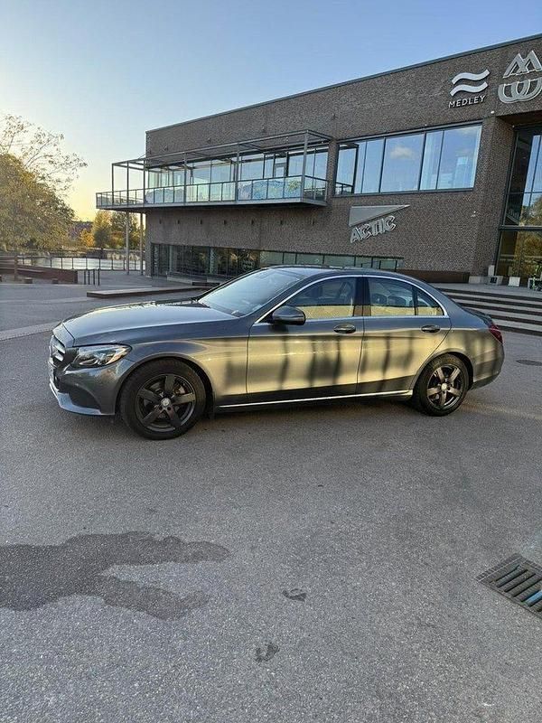 Grå Begagnad 2017 Mercedes C220 Avantgarde Sedan | 215 000 kr (Bra pris) - Bild 1/4