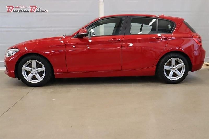 Begagnad BMW 116 Advantage 116 HK (85 kW) 2016 Röd Halvkombi