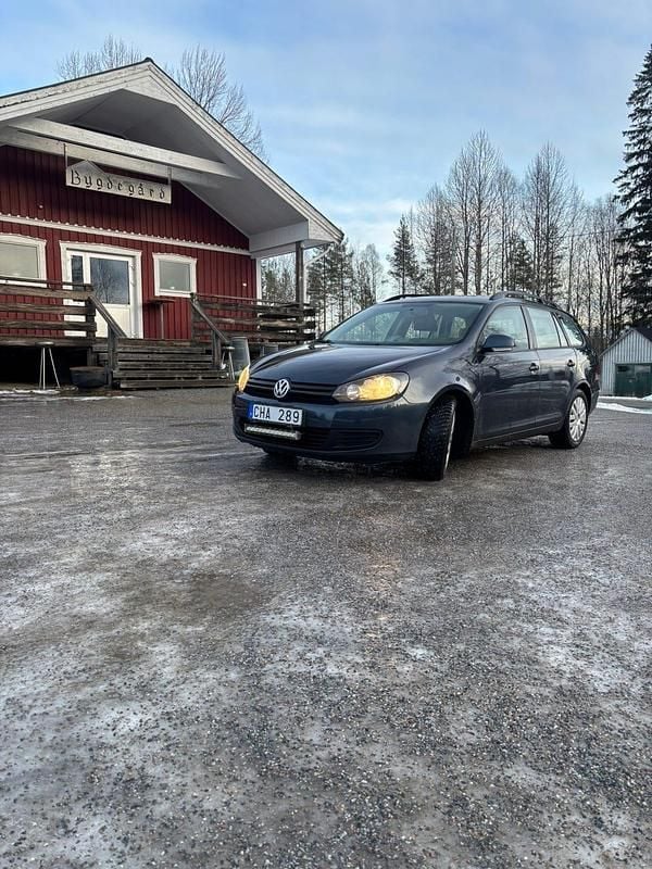 Begagnad 2010 VW Golf Kombi | 29 000 kr (Lite dyr) - Bild 1/3