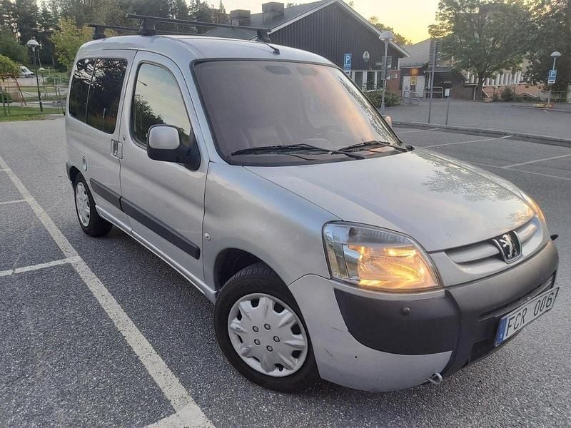 Grå Begagnad 2008 Peugeot Partner Minibuss | 32 000 kr (Lite dyr) - Bild 1/4