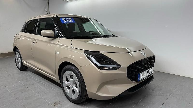 Begagnad Suzuki Swift 83 HK (61 kW) 2024 Caravan ivory Halvkombi