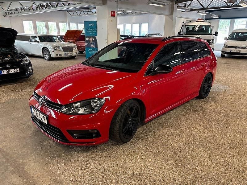 Röd Begagnad 2016 VW Golf VII R-line Kombi | 147 000 kr (Marknadspris) - Bild 1/4