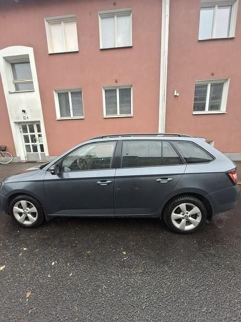 Grå Begagnad 2016 Skoda Fabia Style Kombi | 90 000 kr (Bra pris) - Bild 1/4