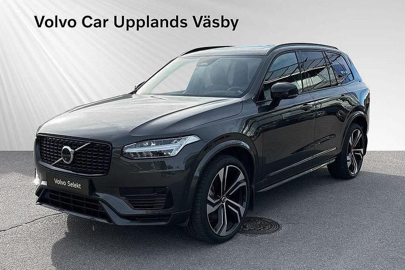 Grå Begagnad 2024 Volvo XC90 Ultra SUV | 759 900 kr (Marknadspris) - Bild 1/3