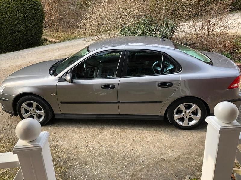 Begagnad 2005 Saab 9-3 Sedan | 28 000 kr (Marknadspris) - Bild 1/4