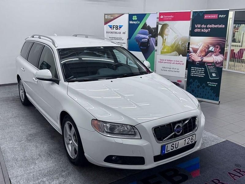 Begagnad Volvo V70 Summum 116 HK (85 kW) 2011 Vit Kombi
