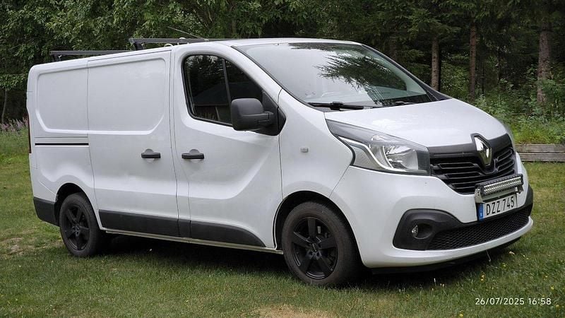 Vit Begagnad 2015 Renault Trafic Van | 118 000 kr - Bild 1/3
