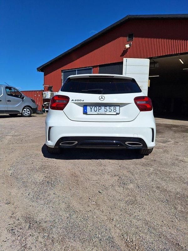 Vit Begagnad 2018 Mercedes A200 Style Halvkombi | 182 000 kr (Bra pris) - Bild 1/4