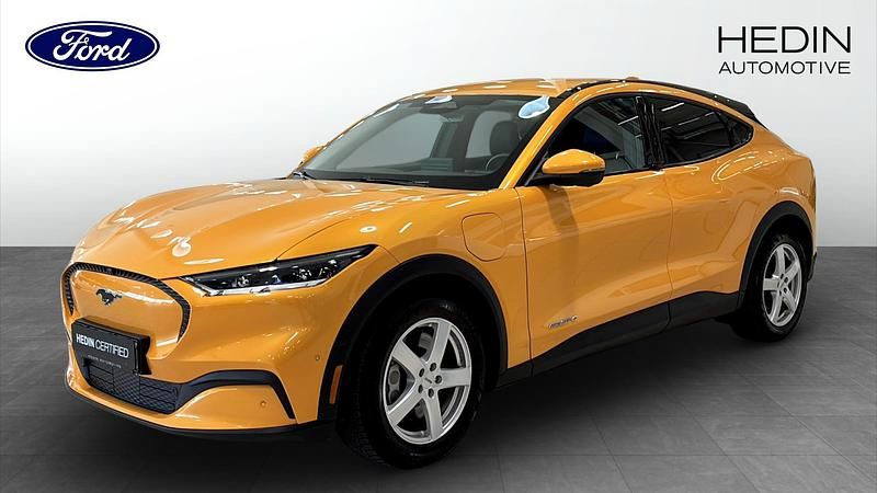 Orange Begagnad 2022 Ford Mustang Mach-E SUV | 364 900 kr (Marknadspris) - Bild 1/4