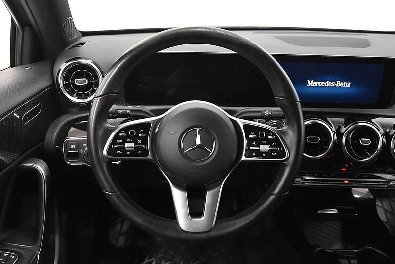 Begagnad Mercedes A180 136 HK (100 kW) 2020 Mörkgrå Halvkombi