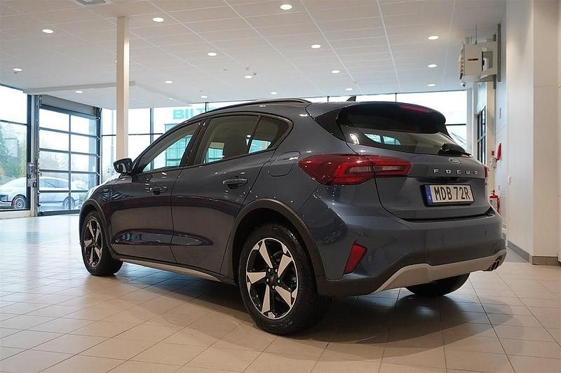 Begagnad Ford Focus Active 125 HK (91 kW) 2022 Blå Halvkombi