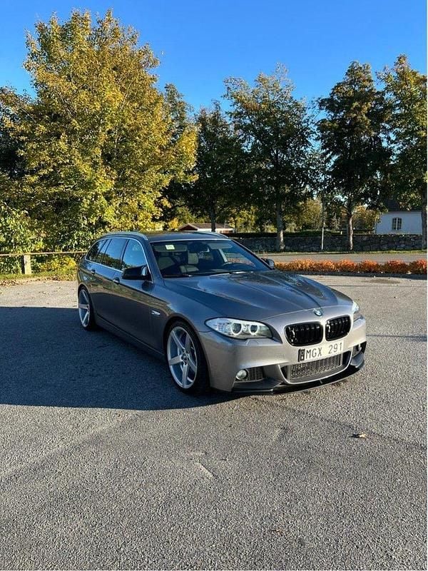 Grå Begagnad 2012 BMW 535 M Sport Kombi | 178 000 kr (Marknadspris) - Bild 1/4