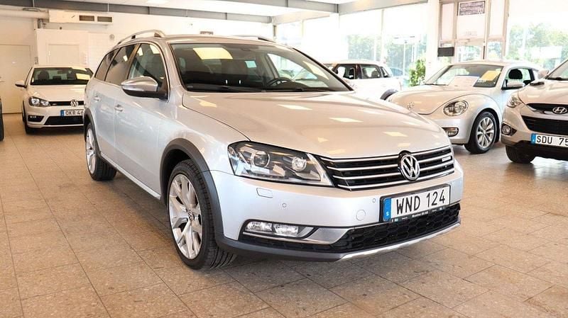 Silver Begagnad 2014 VW Passat Alltrack Kombi | 109 900 kr (Bra pris) - Bild 1/4
