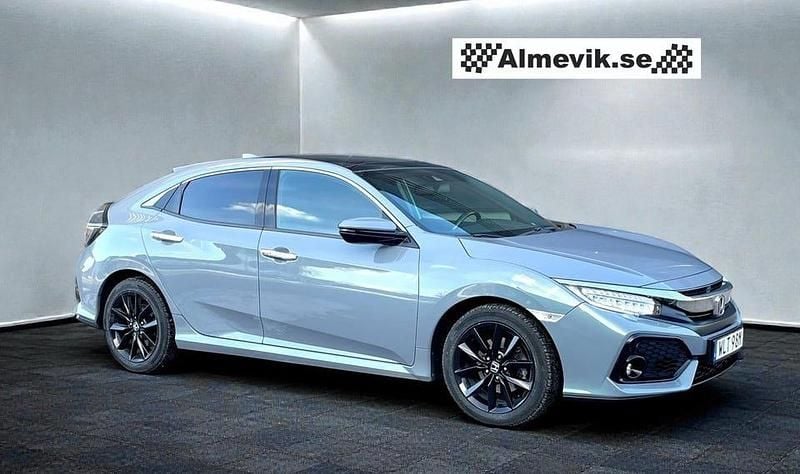 Mörkgrå Begagnad 2019 Honda Civic Halvkombi | 239 500 kr (Marknadspris) - Bild 1/4