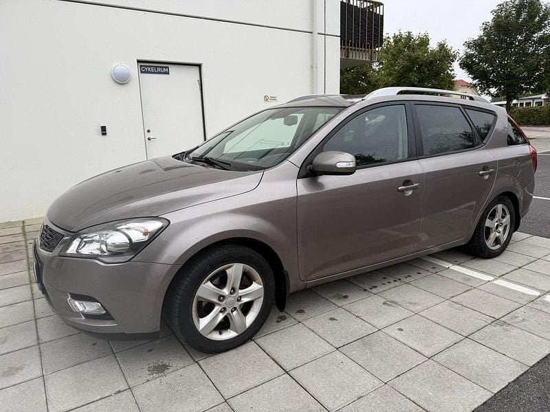 Grå Begagnad 2010 Kia Ceed Sportswagon 4 Kombi | 31 000 kr (Superpris) - Bild 1/4