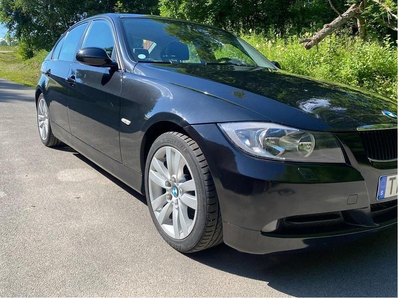 Svart Begagnad 2007 BMW 318 Advantage Sedan | 68 000 kr (Lite dyr) - Bild 1/4