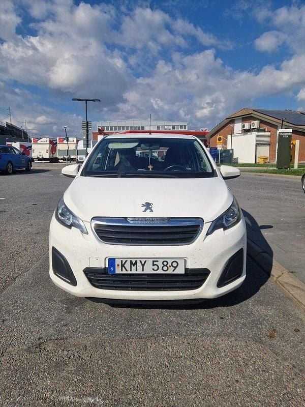 Vit Begagnad 2014 Peugeot 108 Halvkombi | 44 000 kr (Marknadspris) - Bild 1/4