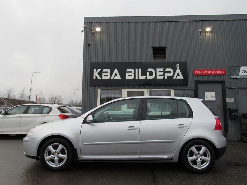 Silver Begagnad 2008 VW Golf VI Trendline Halvkombi | 39 900 kr (Lite dyr) - Bild 1/4