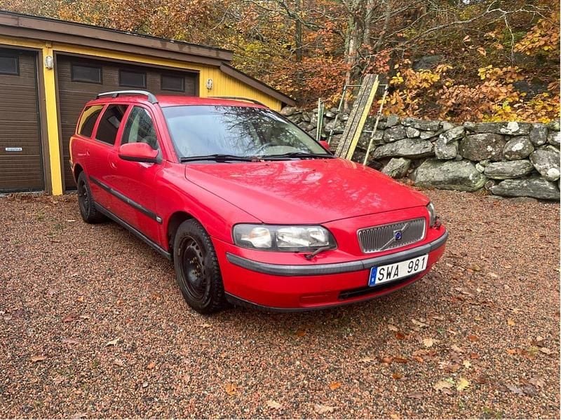 Röd Begagnad 2002 Volvo V70 Kombi | 10 000 kr (Bra pris) - Bild 1/4