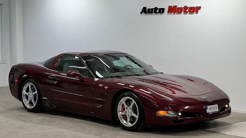 Mörkröd Begagnad 2003 Chevrolet Corvette Sportkupé | 239 900 kr (Marknadspris) - Bild 1/3