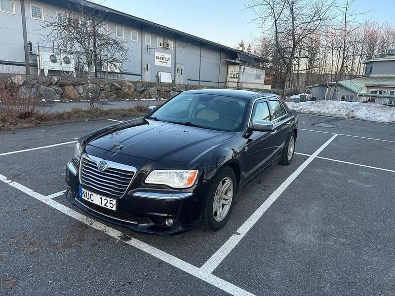 Begagnad Lancia Thema Platinum 239 HK (175 kW) 2012 Brun Sedan