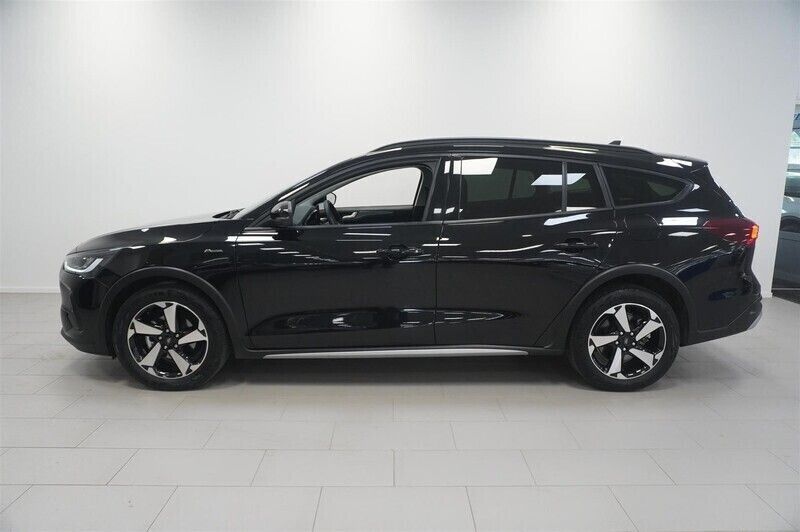 Begagnad Ford Focus Active 125 HK (91 kW) 2023 Svart Kombi