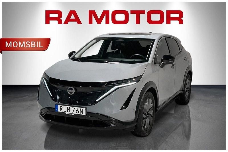 Ljusgrå Begagnad 2023 Nissan Ariya Evolve SUV | 439 900 kr (Lite dyr) - Bild 1/4
