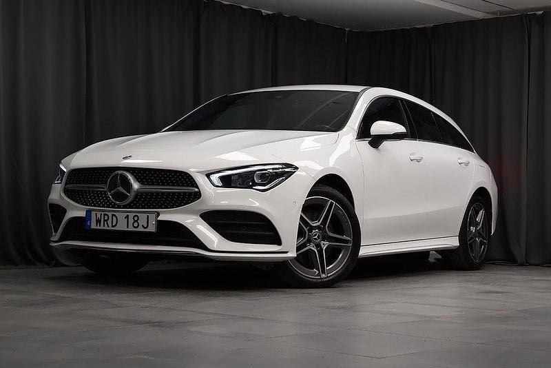 Vit Begagnad 2022 Mercedes CLA250e Shooting Brake AMG Kombi | 299 000 kr (Bra pris) - Bild 1/4