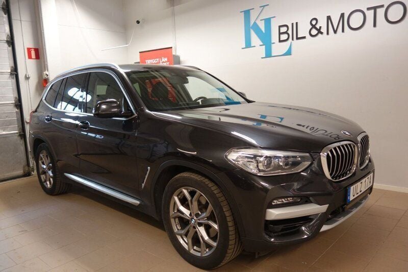 Grå (sophistogråmetallic) Begagnad 2020 BMW X3 SUV | 349 900 kr (Bra pris) - Bild 1/4