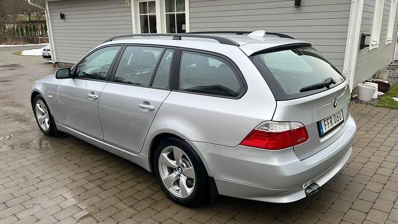 Begagnad BMW 530 272 HK (200 kW) 2009 Silver metallic Kombi