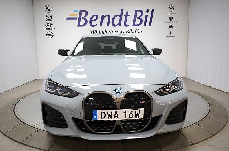 Begagnad BMW i4 M Sport 442 kW (601 HK) 2023 Brooklyngråmetallic Sedan