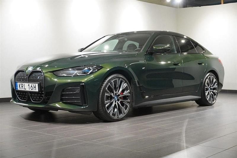 Grön Begagnad 2023 BMW i4 M Sport Sedan | 599 800 kr - Bild 1/4