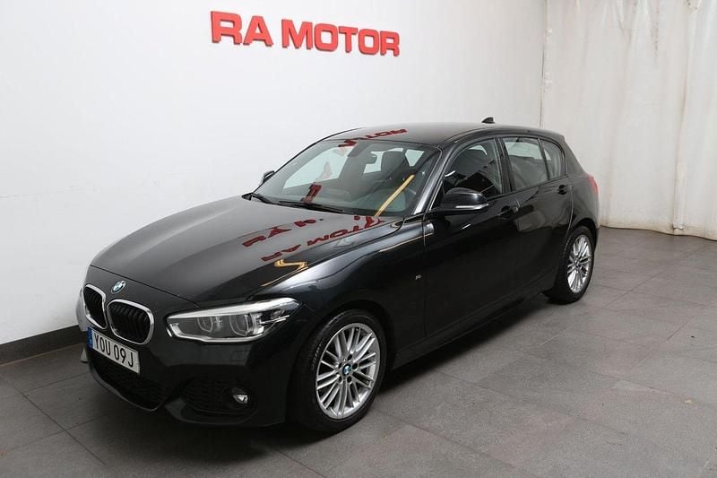 Svart Begagnad 2019 BMW 118 M Sport Halvkombi | 169 800 kr (Bra pris) - Bild 1/3