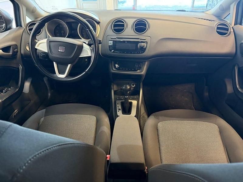 Begagnad Seat Ibiza Style 105 HK (77 kW) 2009 Ljusblå Halvkombi