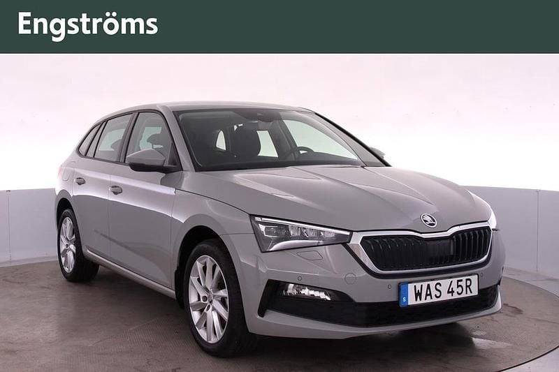 Grå Begagnad 2023 Skoda Scala Halvkombi | 239 000 kr (Marknadspris) - Bild 1/4