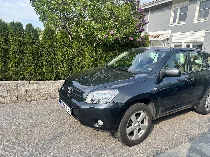 Grå Begagnad 2007 Toyota RAV4 SUV | 89 000 kr (Superpris) - Bild 1/4