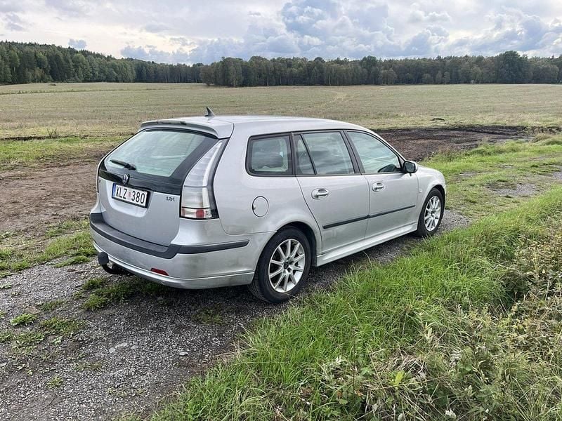 Grå Begagnad 2006 Saab 9-3 Linear Kombi | 14 500 kr (Marknadspris) - Bild 1/4
