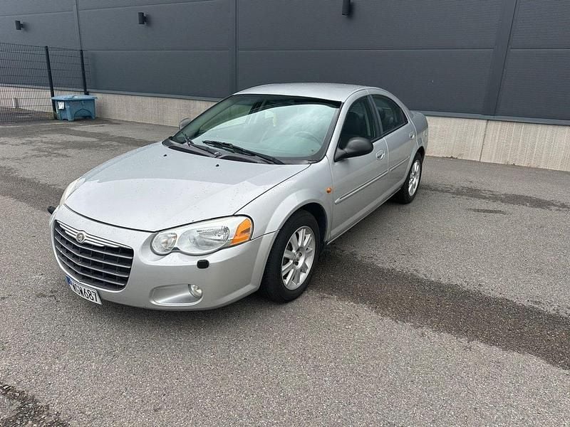 Silver Begagnad 2004 Chrysler Sebring Sedan | 29 900 kr - Bild 1/4