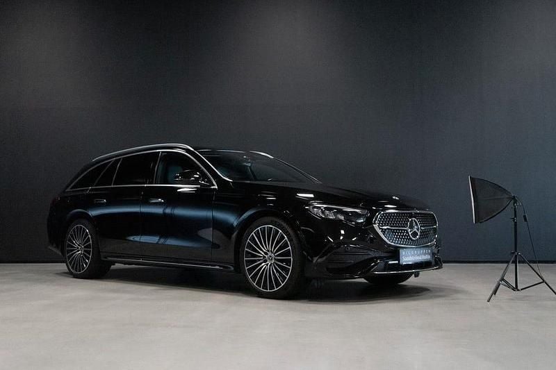 Obsidiansvart metallic Begagnad 2024 Mercedes E300 Advanced Kombi | 609 000 kr - Bild 1/4