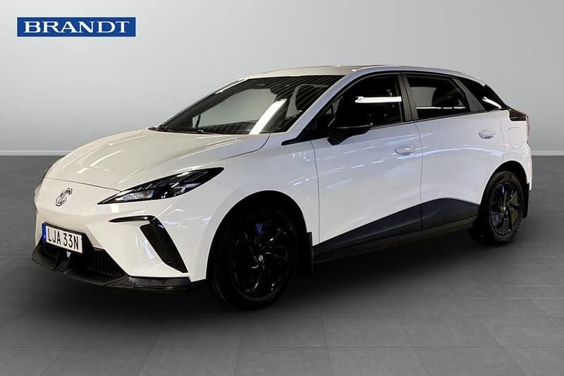 Vit Begagnad 2023 MG MG4 EV Halvkombi | 224 900 kr (Marknadspris) - Bild 1/4