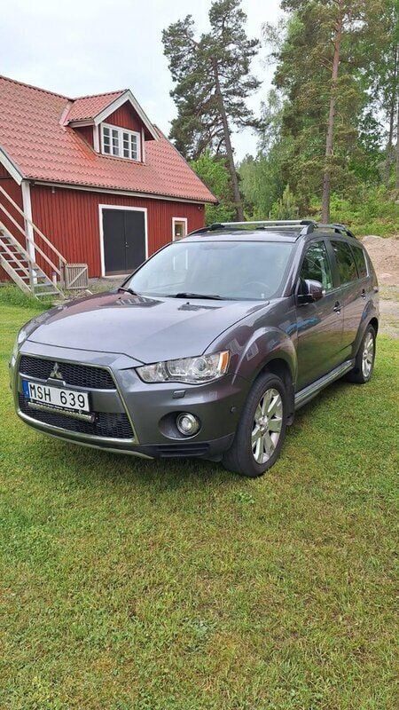 Grå Begagnad 2012 Mitsubishi Outlander SUV | 45 000 kr (Superpris) - Bild 1/4